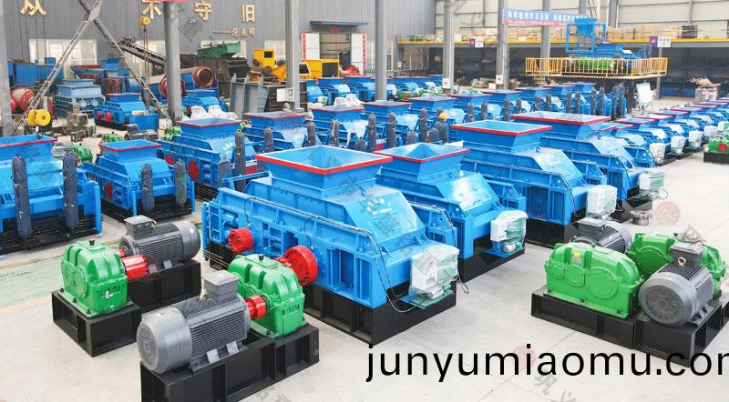 雙輥製(zhi)砂(sha)機(ji)